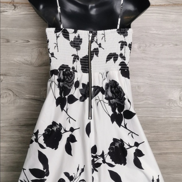 Jessica Simpson maternity dress SOLD - Picture 5 of 5